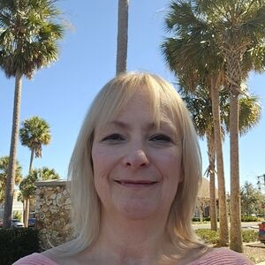 Meet your Posher, Laurie